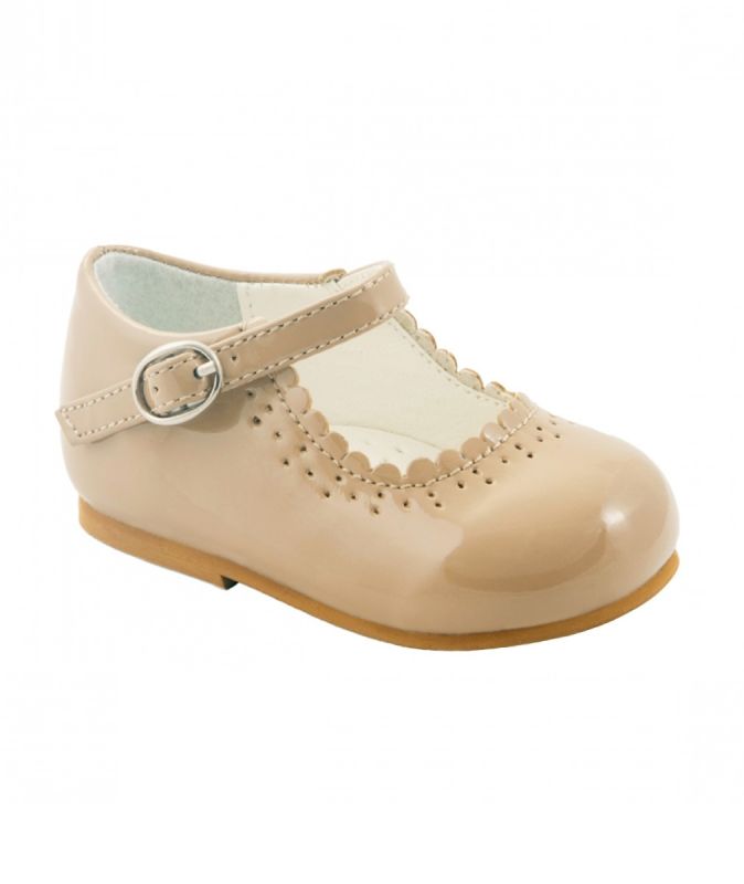 Mary jane patent shoe