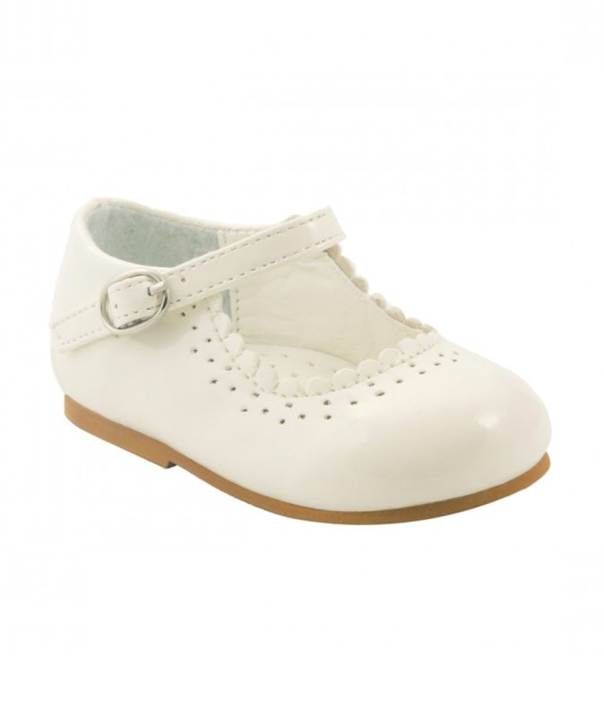 Mary jane patent shoe