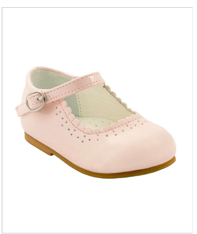 Mary jane patent shoe